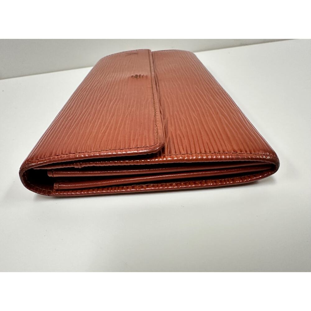 Authentic Vintage Louis Vuitton EPI Leather Long Wallet - Picture 4 of 13